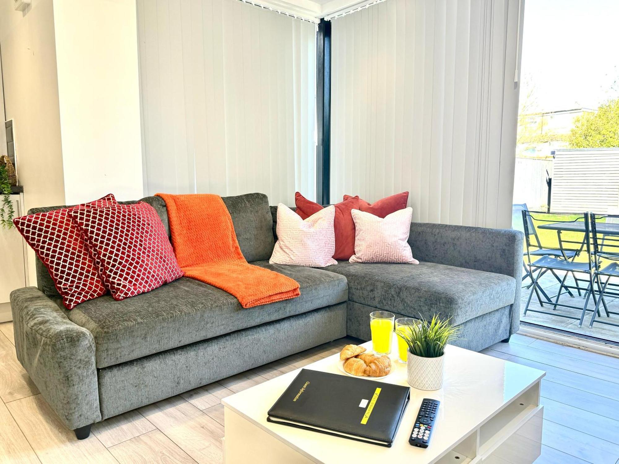 Evergreen Lodge - Two Bed Lux Flat - Parking, Garden, Patio, Wifi, Netflix - Close To Blenheim Palace & Oxford - F3 Кидлингтън Екстериор снимка