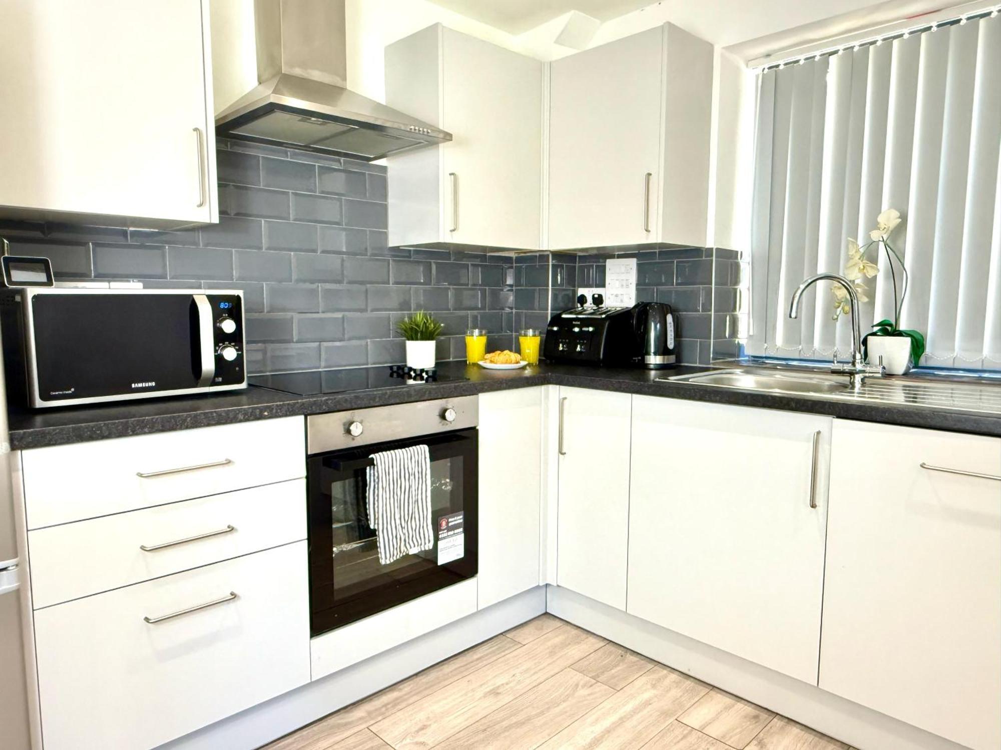 Evergreen Lodge - Two Bed Lux Flat - Parking, Garden, Patio, Wifi, Netflix - Close To Blenheim Palace & Oxford - F3 Кидлингтън Екстериор снимка