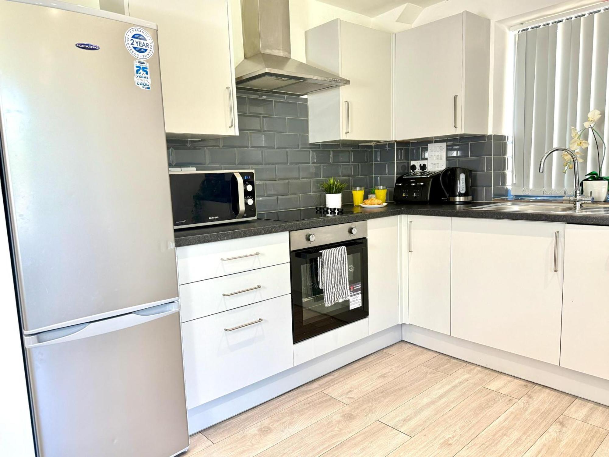 Evergreen Lodge - Two Bed Lux Flat - Parking, Garden, Patio, Wifi, Netflix - Close To Blenheim Palace & Oxford - F3 Кидлингтън Екстериор снимка