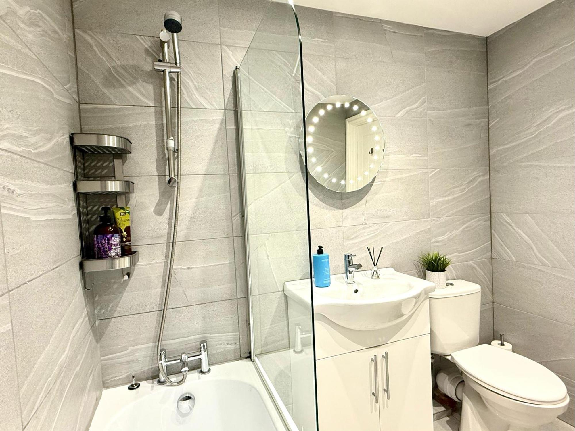 Evergreen Lodge - Two Bed Lux Flat - Parking, Garden, Patio, Wifi, Netflix - Close To Blenheim Palace & Oxford - F3 Кидлингтън Екстериор снимка